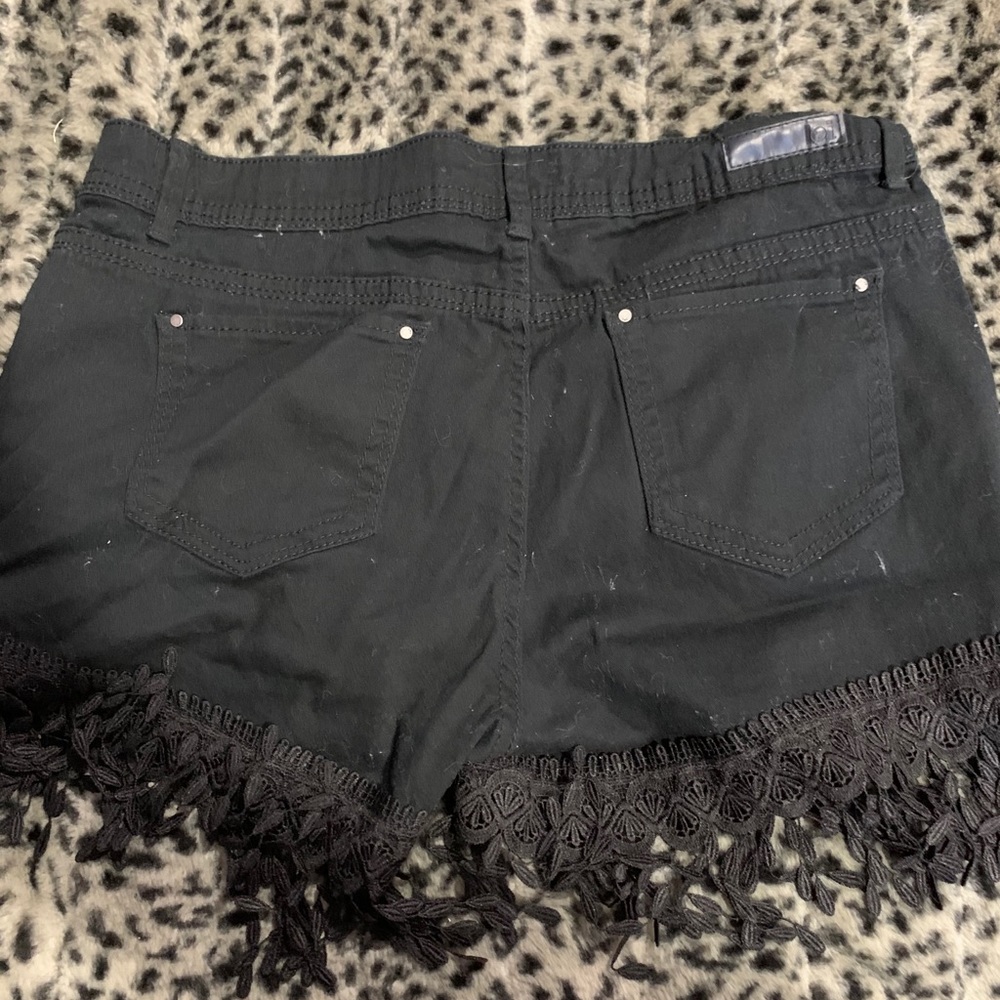 Shorts - Picture 2 of 4